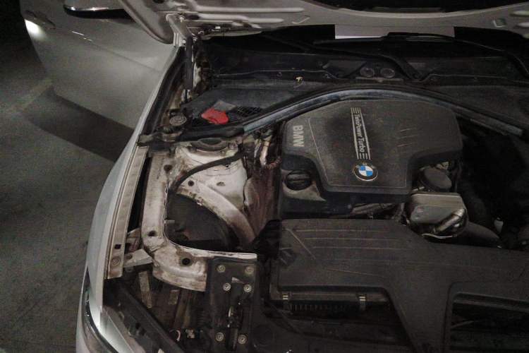 Used BMW 3 Series 2014 320Li Fashion Model Engine Bay Right