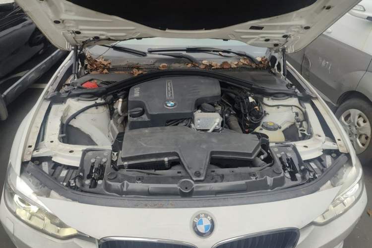 Used BMW 3 Series 2014 320Li Fashion Model Engine Bay