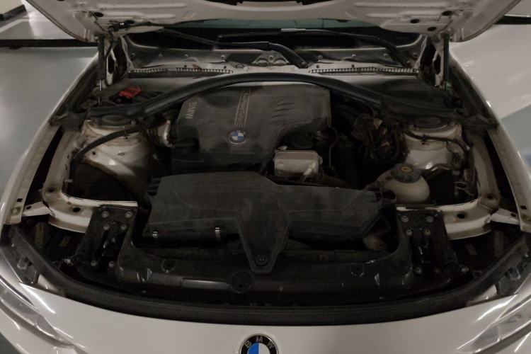 Used BMW 3 Series 2014 320Li Fashion Model Engine Bay