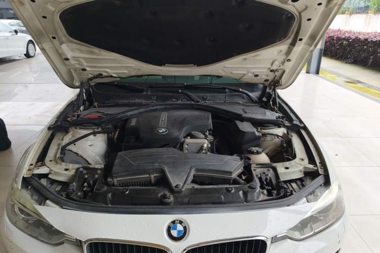 Used BMW 3 Series 2014 320Li Fashion Model Engine Bay