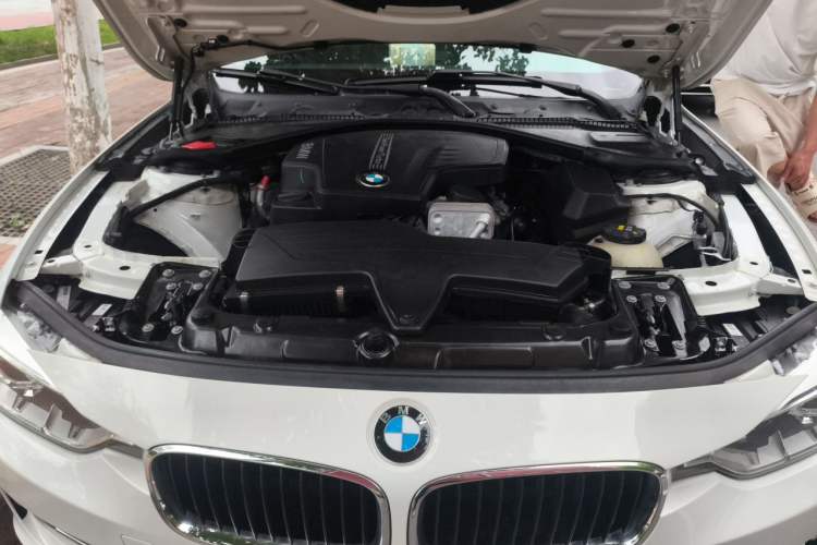 Used BMW 3 Series 2014 320Li Fashion Model Engine Bay
