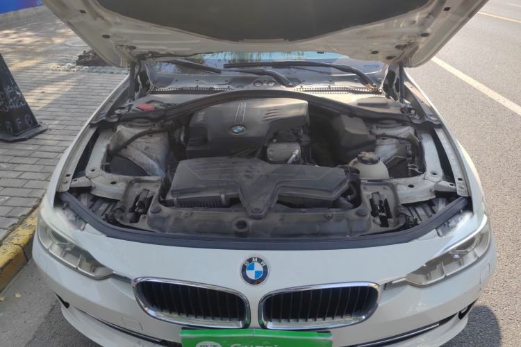 Used BMW 3 Series 2014 320Li Fashion Model Engine Bay