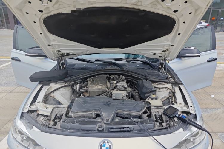 Used BMW 3 Series 2014 320Li Fashion Model Engine Bay
