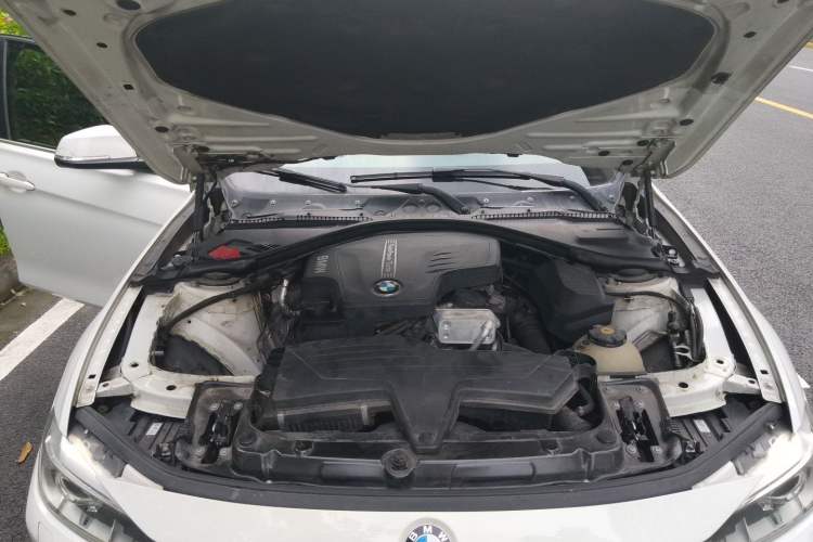 Used BMW 3 Series 2014 328Li Fashion Model Engine Bay