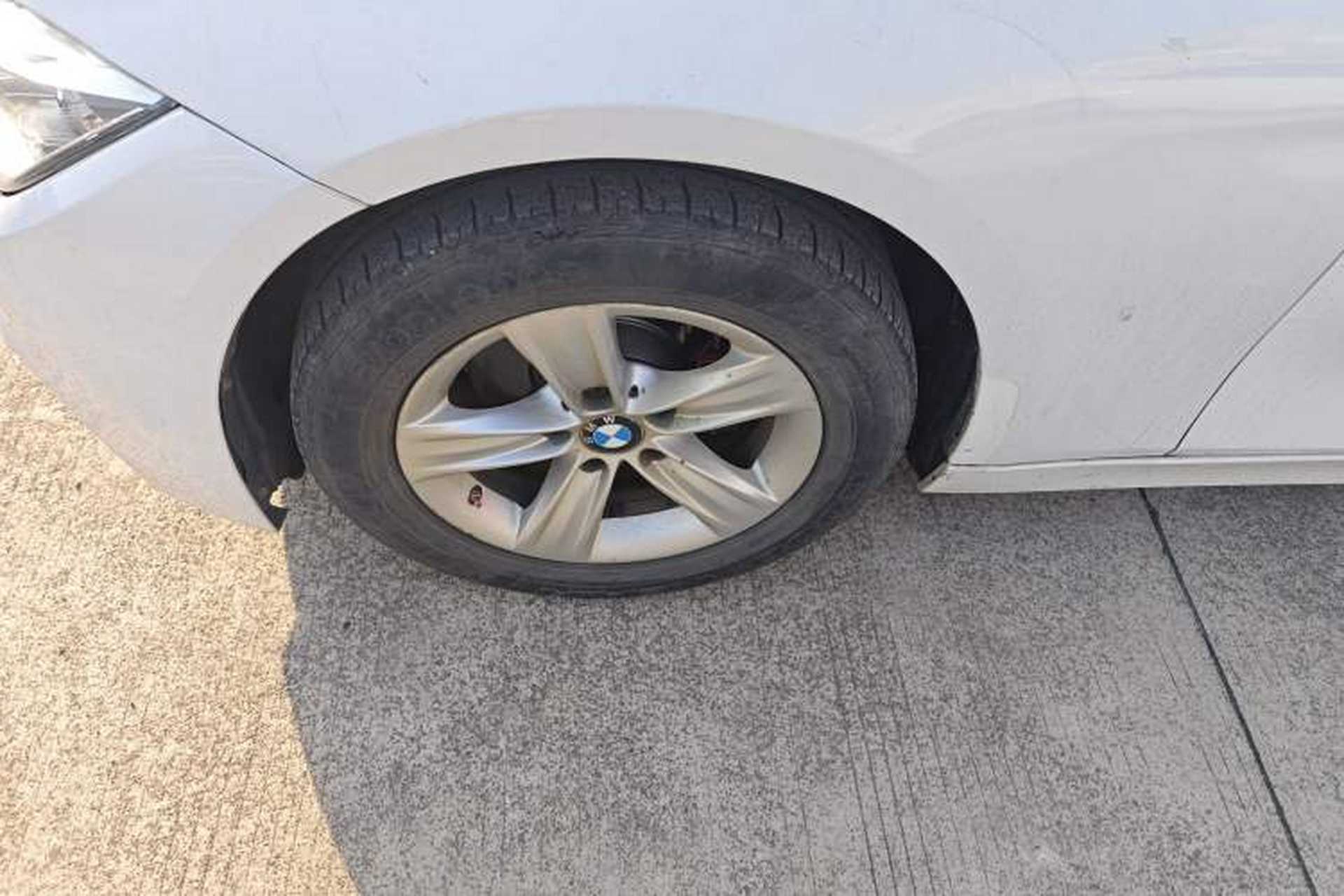 Used BMW 3 Series 2014 320i Sport Edition Exterior 3
