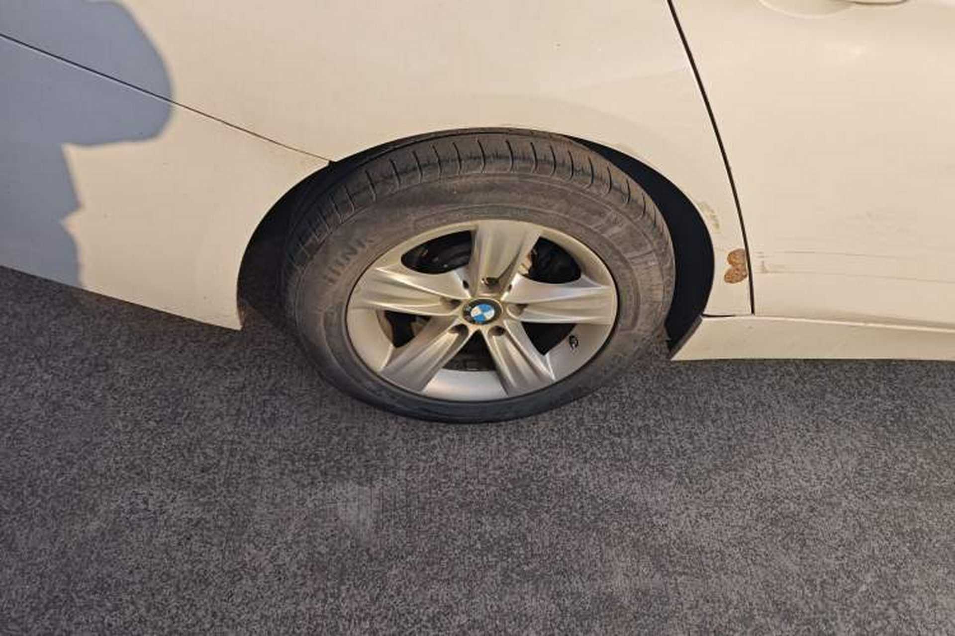 Used BMW 3 Series 2014 320i Sport Edition Exterior 4