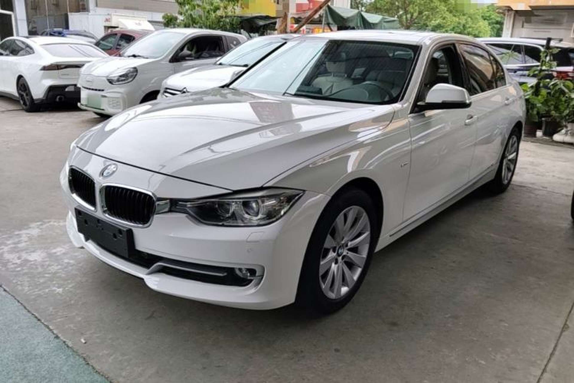 Used BMW 3 Series 2014 320Li Fashion Design Package Front Left 45 Deg