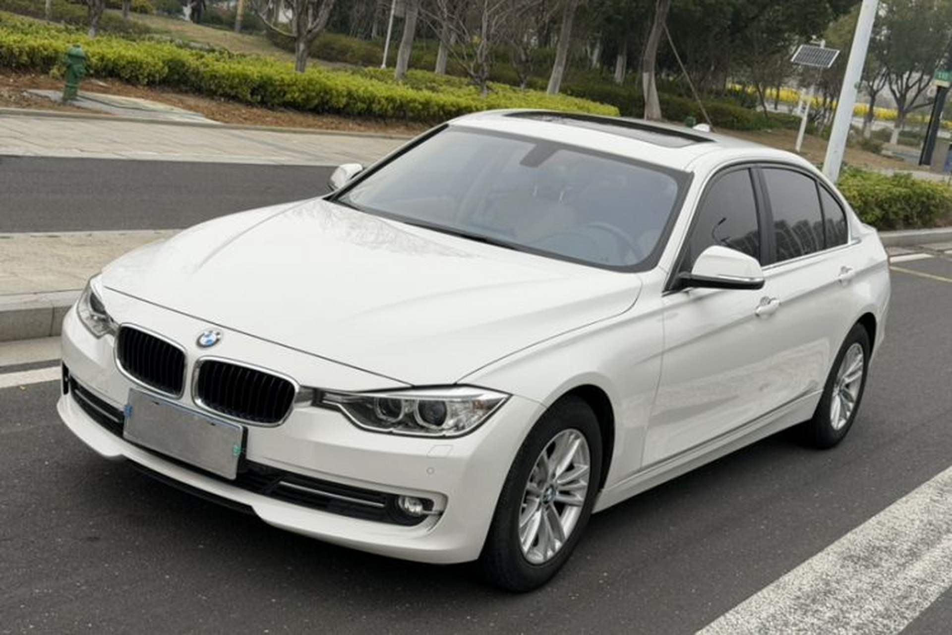 Used BMW 3 Series 2014 320Li Fashion Model Front Left 45 Deg
