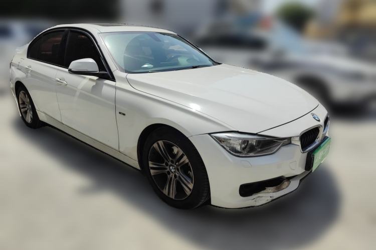 Used BMW 3 Series 2014 320i Sport Design Package Front Right 45 Deg