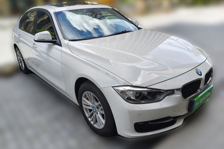 Used BMW 3 Series 2014 328i xDrive Sport Design Package Front Right 45 Deg