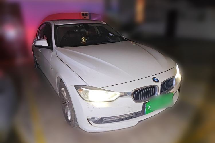 Used BMW 3 Series 2014 320Li Luxury Design Package Front Right 45 Deg