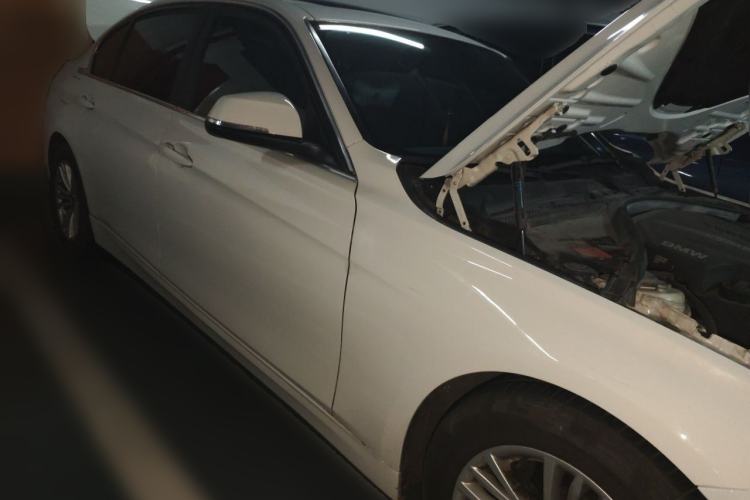 Used BMW 3 Series 2014 320Li Fashion Model Front Right 45 Deg