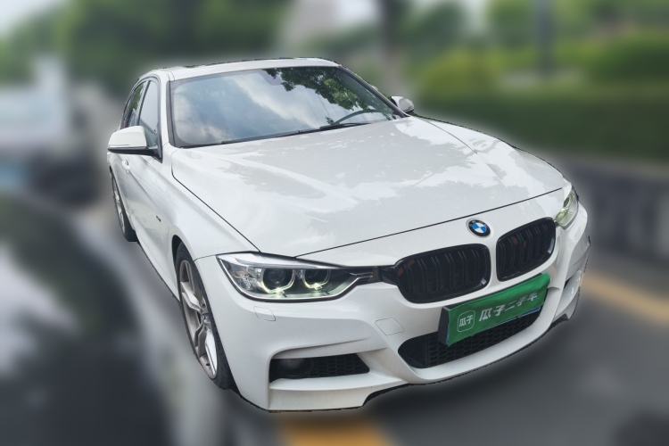 Used BMW 3 Series 2014 320i Sport Design Package Front Right 45 Deg