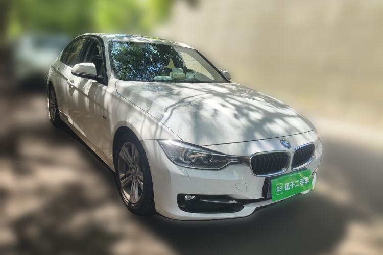 Used BMW 3 Series 2014 320i Sport Design Package Front Right 45 Deg