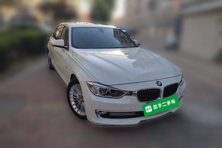 Used BMW 3 Series 2014 320Li Luxury Design Package Front Right 45 Deg