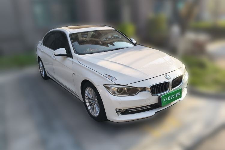 Used BMW 3 Series 2014 320Li Luxury Design Package Front Right 45 Deg