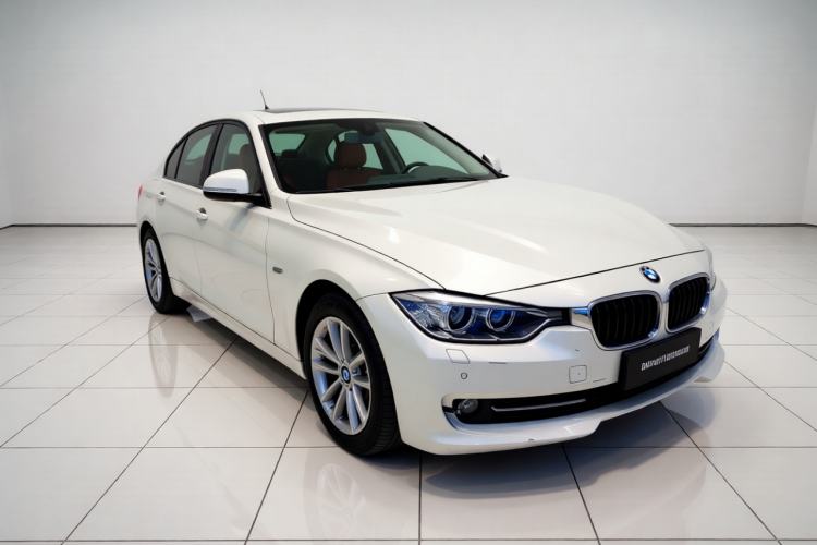 Used BMW 3 Series 2014 320Li Fashion Model Front Right 45 Deg