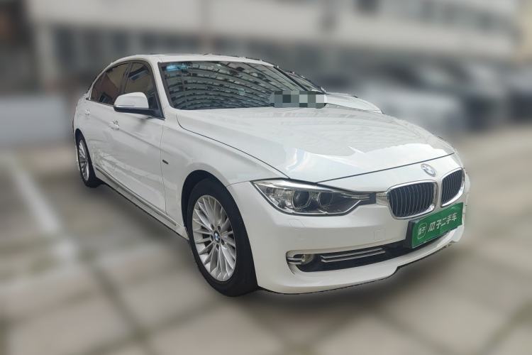 Used BMW 3 Series 2014 320Li Luxury Design Package Front Right 45 Deg