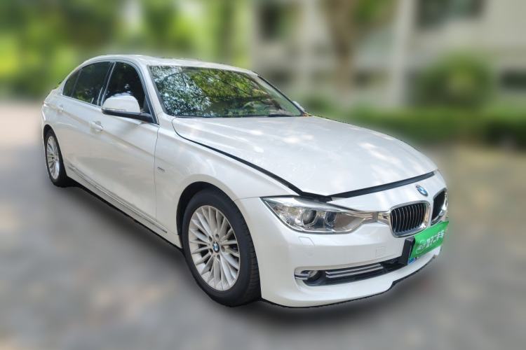 Used BMW 3 Series 2014 320Li Luxury Design Package Front Right 45 Deg