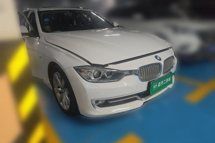 Used BMW 3 Series 2014 320Li Fashion Design Package Front Right 45 Deg