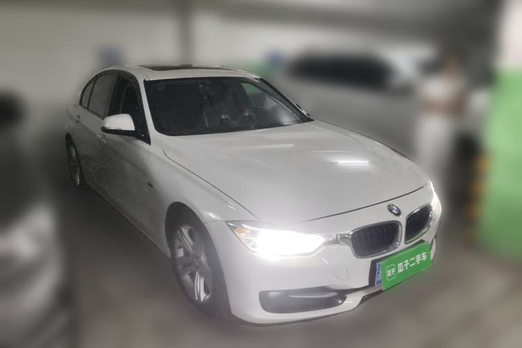 Used BMW 3 Series 2014 320i Sport Design Package Front Right 45 Deg