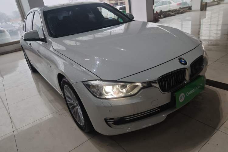 Used BMW 3 Series 2014 320Li Luxury Design Package Front Right 45 Deg