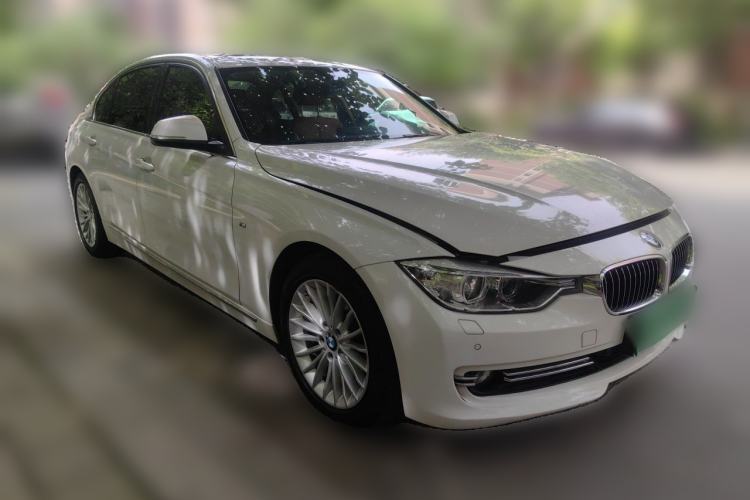 Used BMW 3 Series 2014 320Li Luxury Design Package Front Right 45 Deg