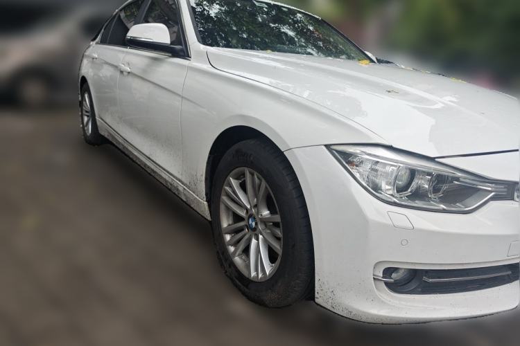 Used BMW 3 Series 2014 320Li Fashion Model Front Right 45 Deg