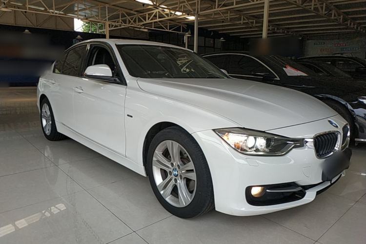 Used BMW 3 Series 2014 320i Sport Design Package Front Right 45 Deg