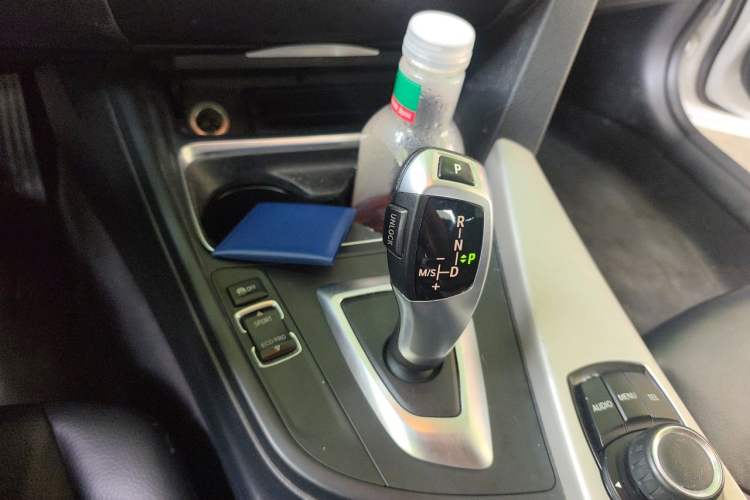 Used BMW 3 Series 2014 320i Sport Edition Gear Lever