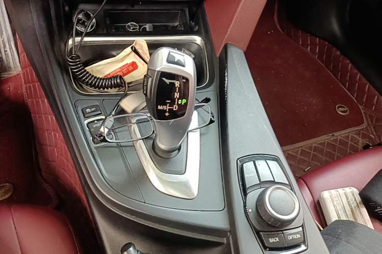 Used BMW 3 Series 2014 320i Sport Edition Gear Lever