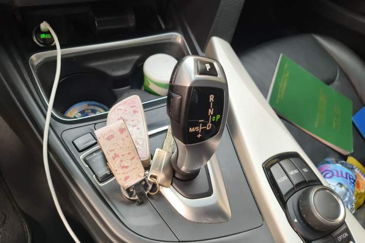 Used BMW 3 Series 2014 320i Sport Edition Gear Lever