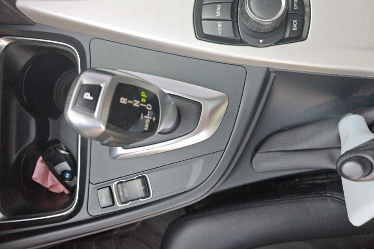 Used BMW 3 Series 2014 320i Active Edition Gear Lever
