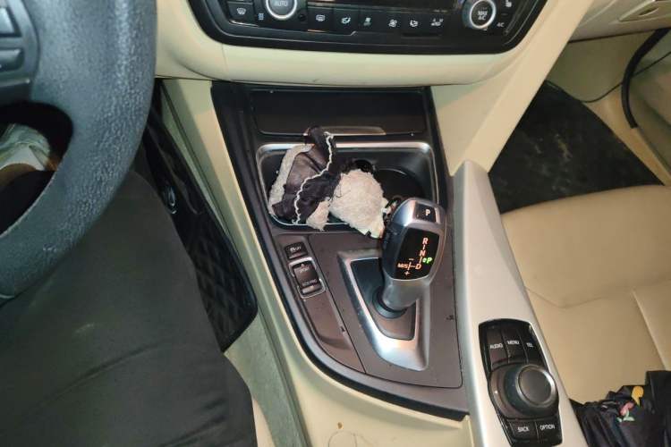 Used BMW 3 Series 2014 320i Sport Edition Gear Lever