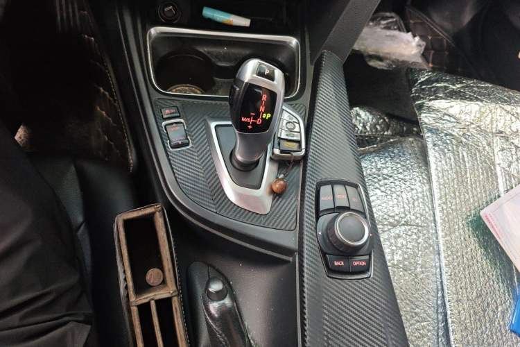 Used BMW 3 Series 2014 320i Sport Edition Gear Lever