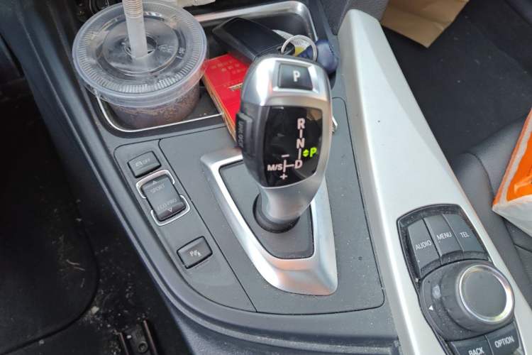 Used BMW 3 Series 2014 320i Sport Edition Gear Lever