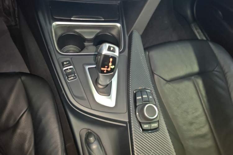 Used BMW 3 Series 2014 320i Sport Edition Gear Lever