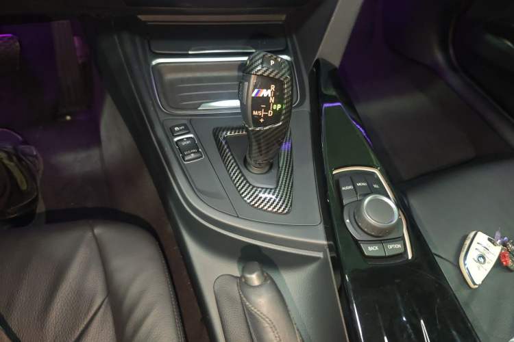 Used BMW 3 Series 2014 320i Sport Edition Gear Lever