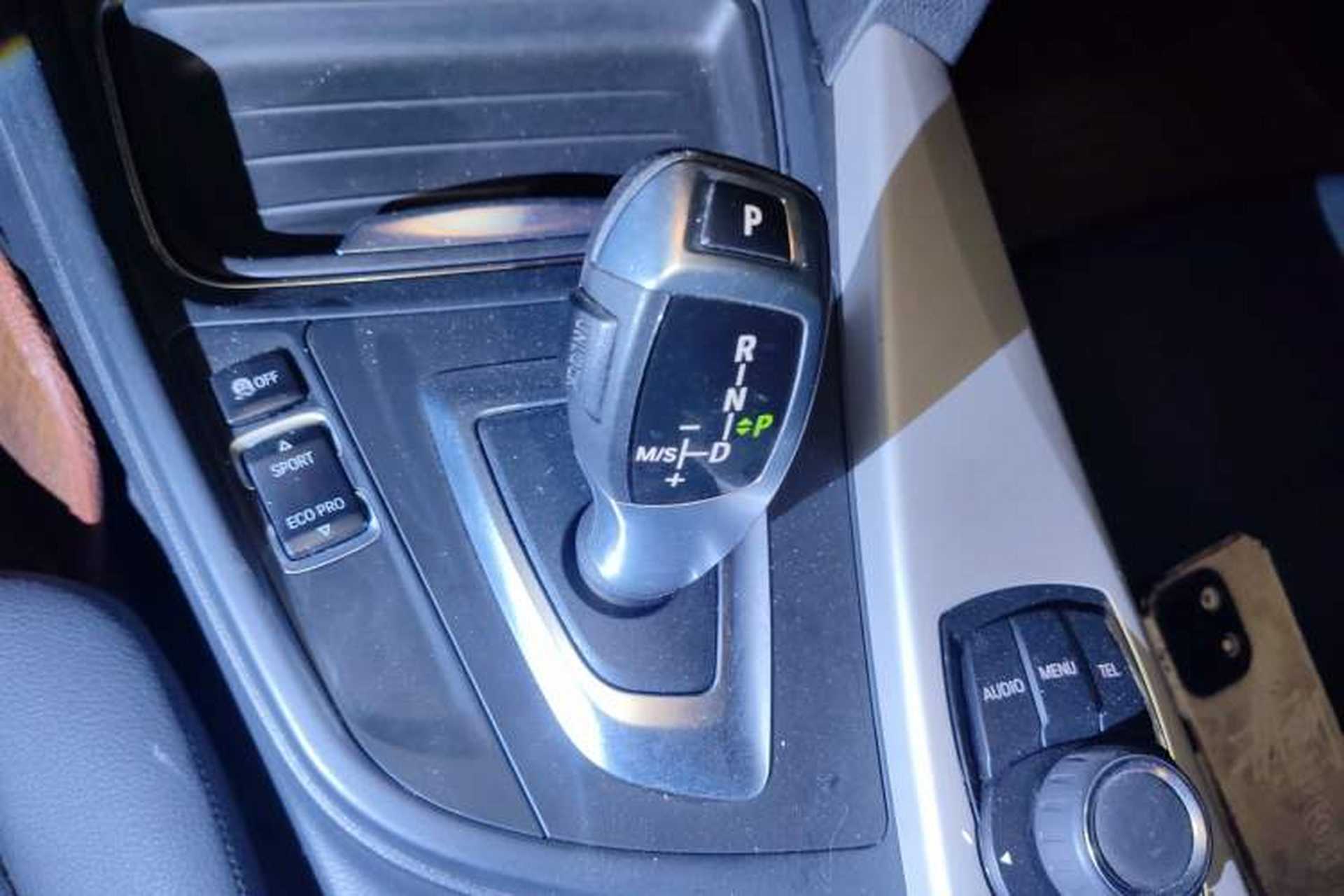 Used BMW 3 Series 2014 320i Active Edition Gear Lever