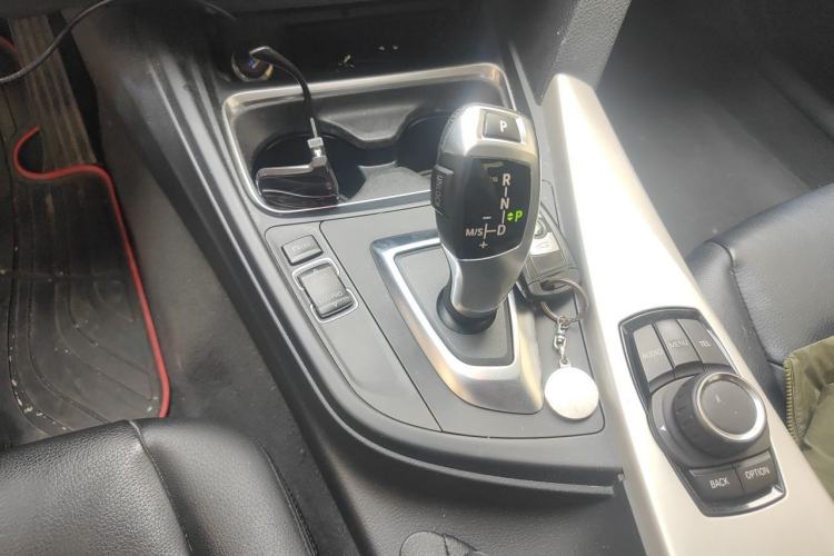 Used BMW 3 Series 2014 320i Sport Edition Gear Lever