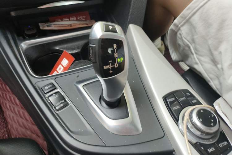 Used BMW 3 Series 2014 320i Sport Edition Gear Lever