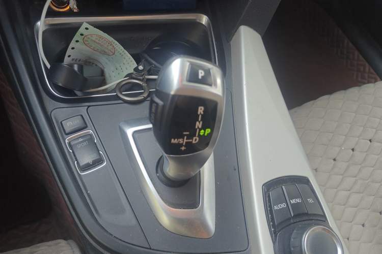 Used BMW 3 Series 2014 320i Sport Edition Gear Lever