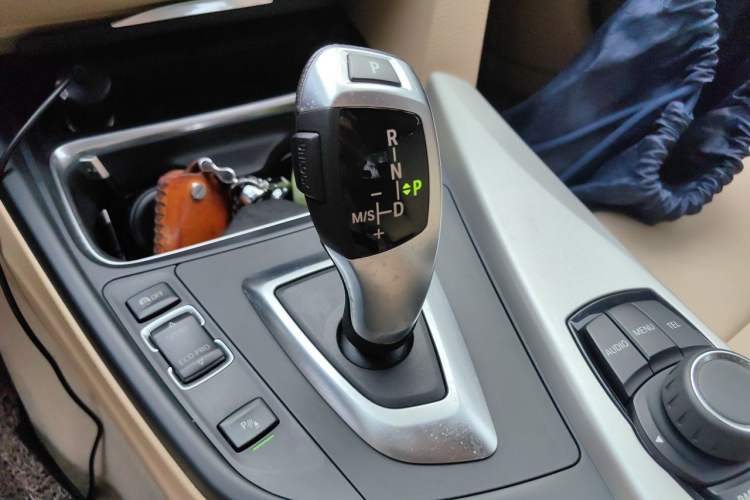 Used BMW 3 Series 2014 320Li Fashion Model Gear Lever