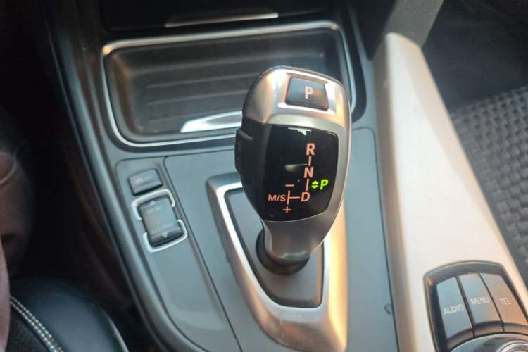 Used BMW 3 Series 2014 320i Sport Edition Gear Lever