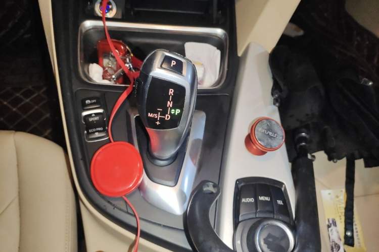 Used BMW 3 Series 2014 320i Active Edition Gear Lever