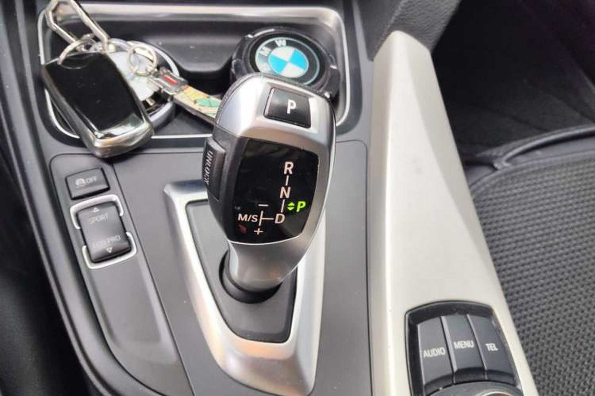 Used BMW 3 Series 2014 320i Sport Edition Gear Lever