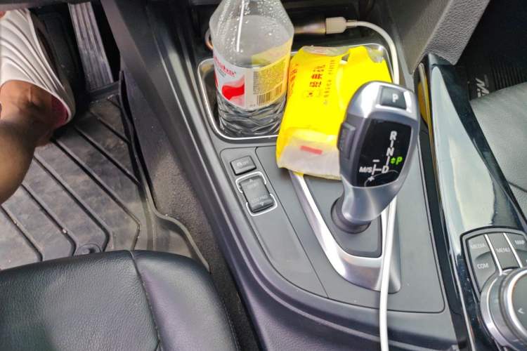 Used BMW 3 Series 2014 320i Sport Edition Gear Lever