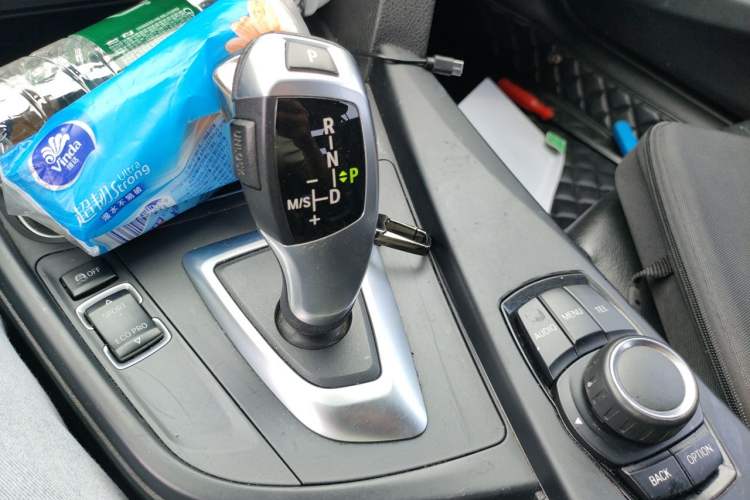 Used BMW 3 Series 2014 320i Sport Edition Gear Lever
