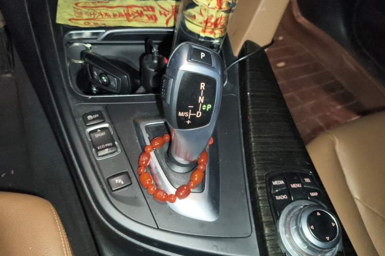 Used BMW 3 Series 2014 320i Sport Edition Gear Lever