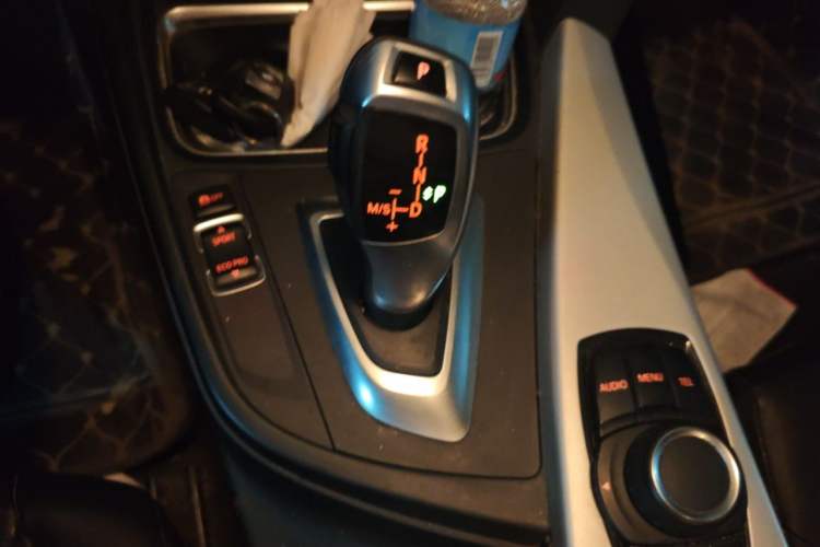 Used BMW 3 Series 2014 320i Sport Edition Gear Lever